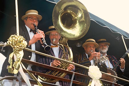 Traditional, Dixieland style jazz band . . .