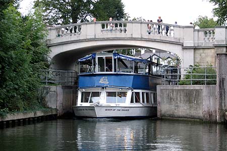 French Brothers Boats Maidenhead Sing-a-long Supper Cruise Image 2